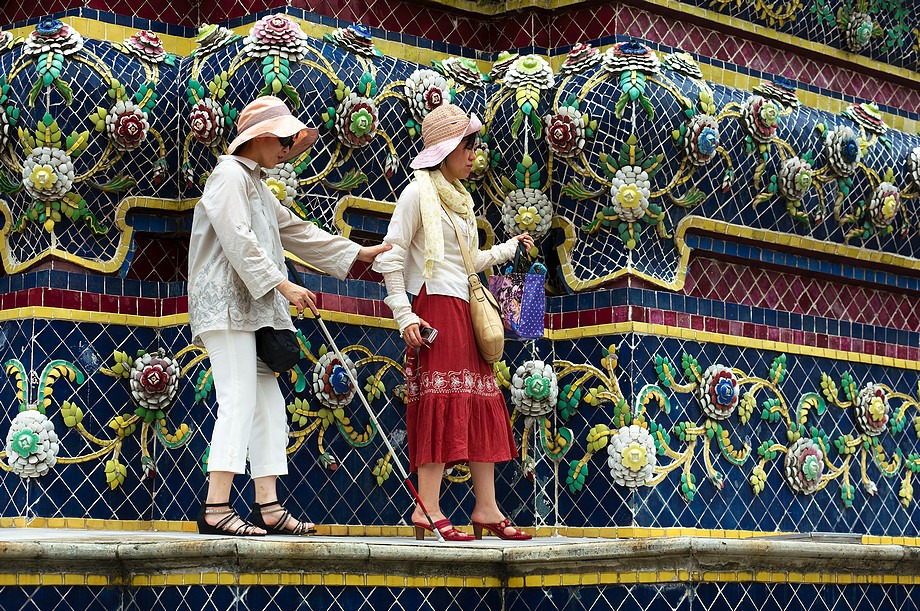 Tajlandia, Bangkok, turystki w Wat Pho (Na północy Tajlandii i Laosu)